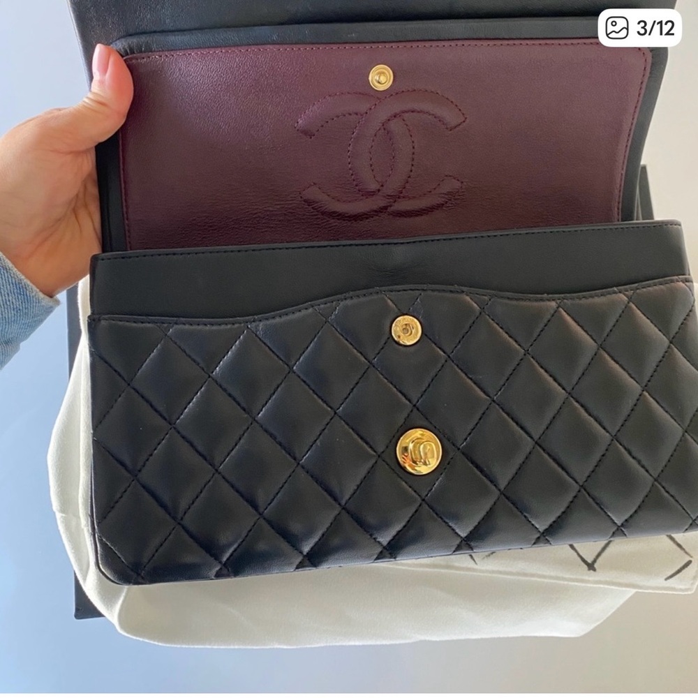 Chanel Black Medium classic flap bag - Picture 3 of 12